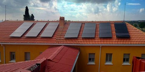 Instalación de paneles termodinámicos en la residencia de ancianos de Caritas en Cuba de la Sagra